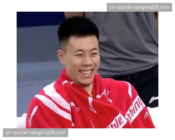 特写：张镇麟完成隔人暴扣后向观众席怒吼