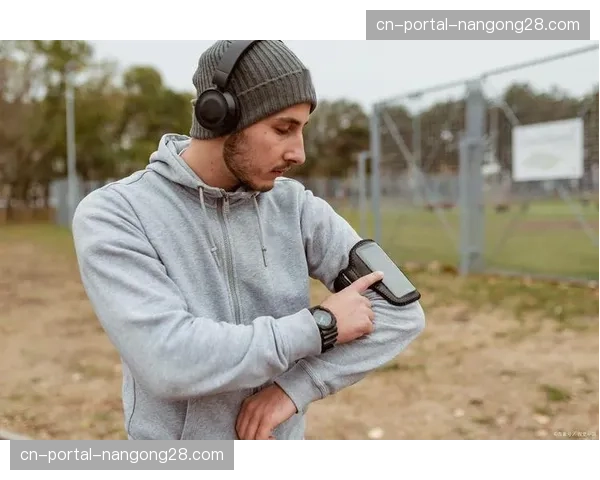 联盟测试新型可穿戴设备，用于监测球员疲劳度以预防伤病。