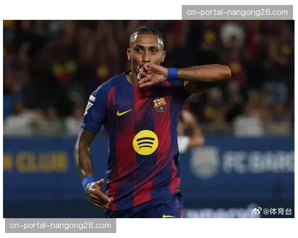 巴萨公布对阵瓦伦西亚大名单，拉菲尼亚回归能否激活右路传中？