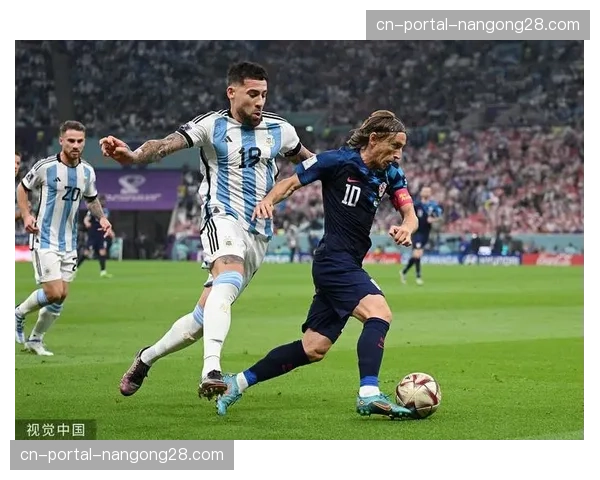 特写：克罗地亚老将莫德里奇替补登场，完成职业生涯第800场比赛