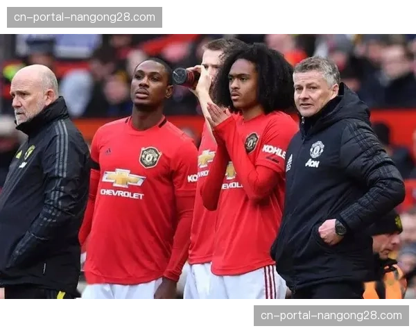 英超裁判评议新规：针对拉扯头发等争议动作明确判罚标准